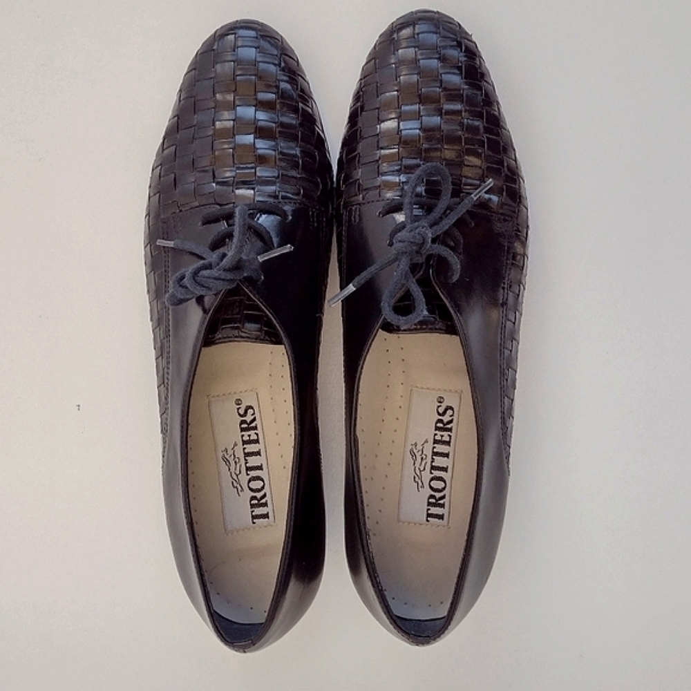 Trotters Lila Woven Lace-Up Loafers - 8N